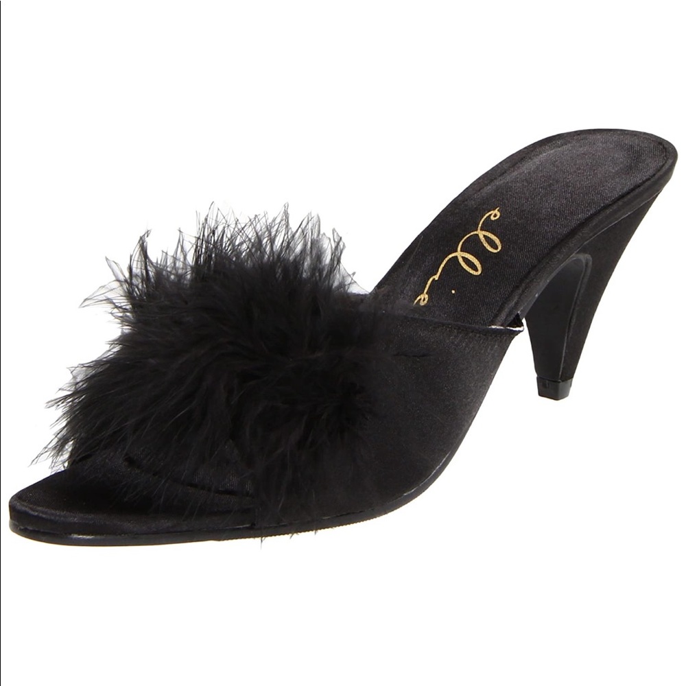 Phoebe slip on